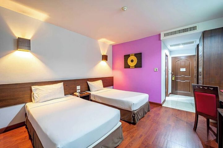Room 27 of 80