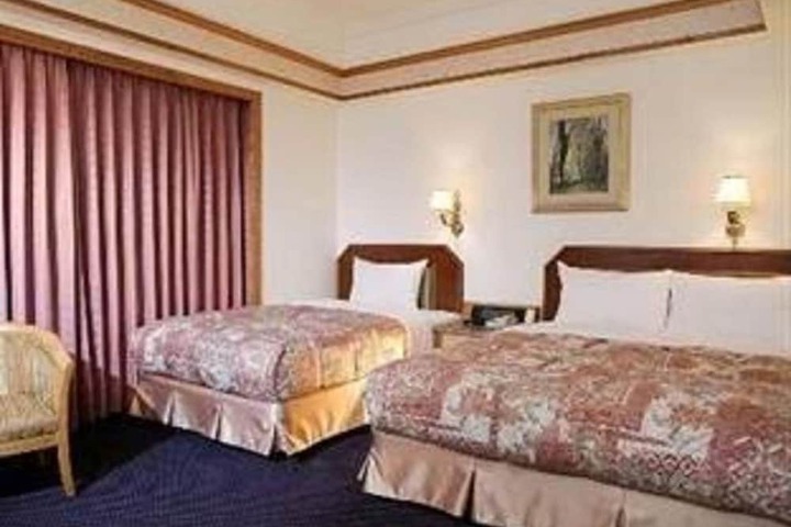 Room 9 of 24