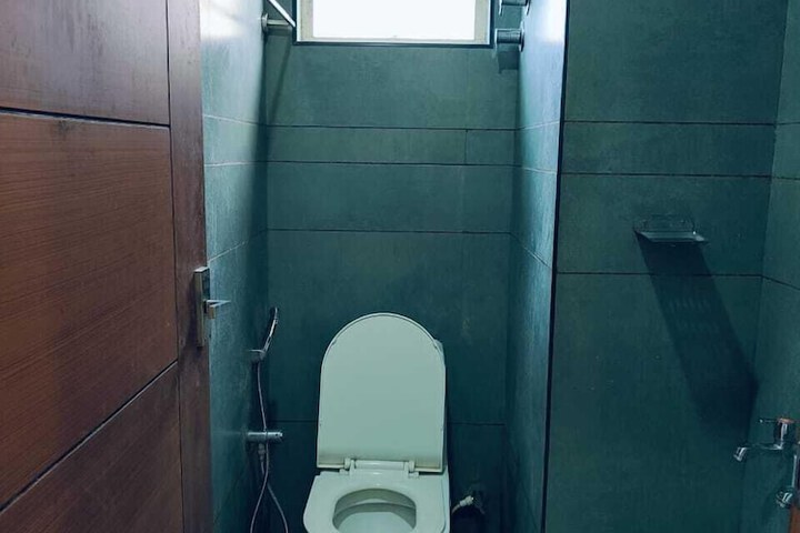 Room 8 of 11