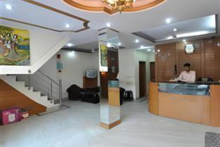 Hotel Pushpak Palace