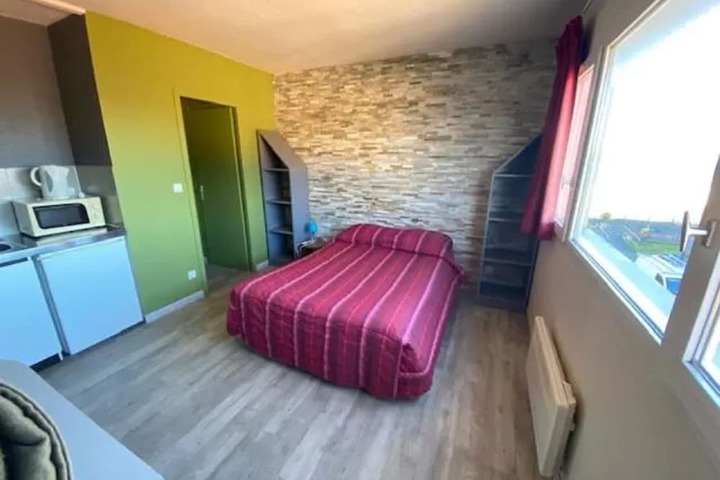 Room 4 of 17