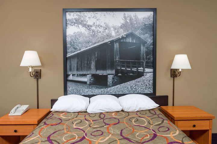 1 Queen Bed (16 of 35)
