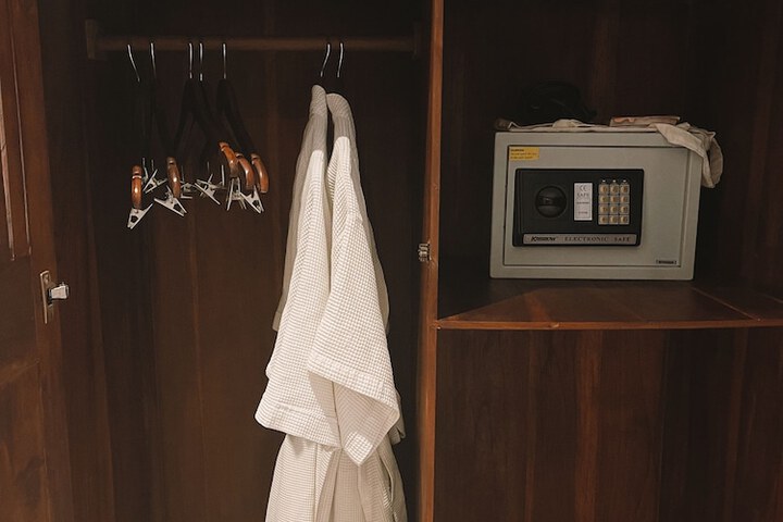 Room 25 of 90