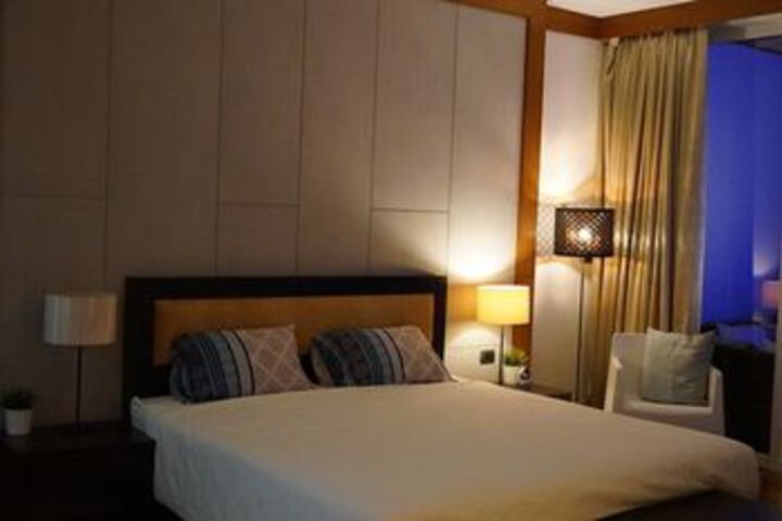Room 12 of 27