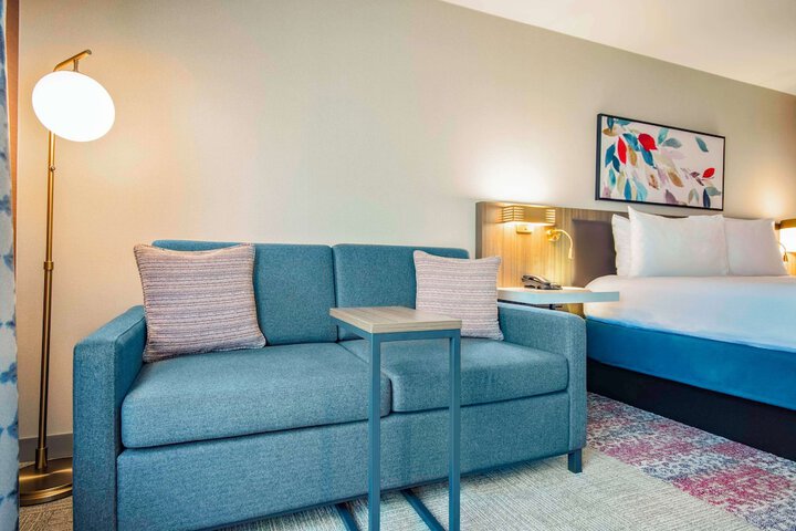 1 King Premium with in Room Drinks Snacks (5 of 17)