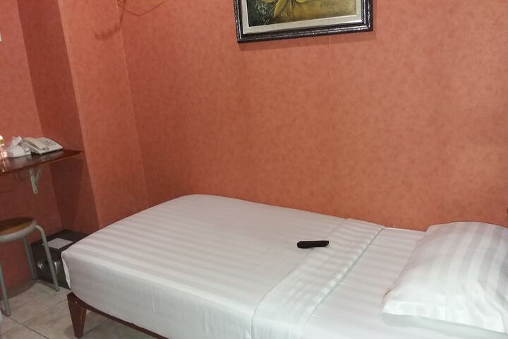 Room 9 of 63