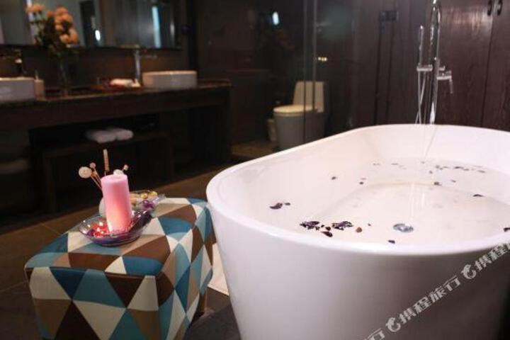 U Hotel