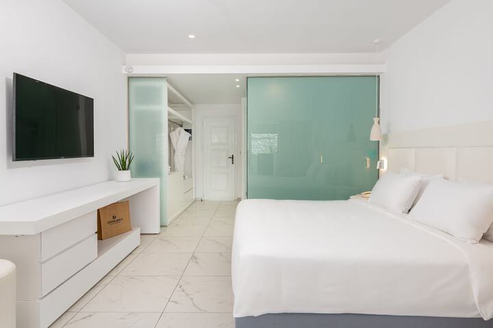 Room 26 of 165