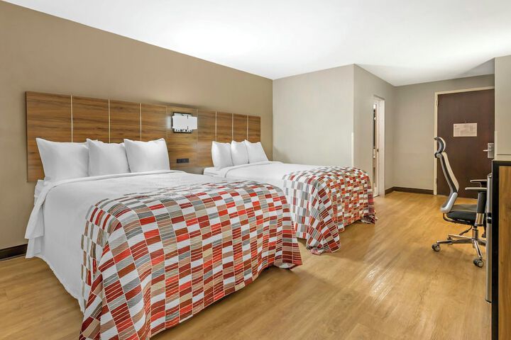 Room 6 of 33