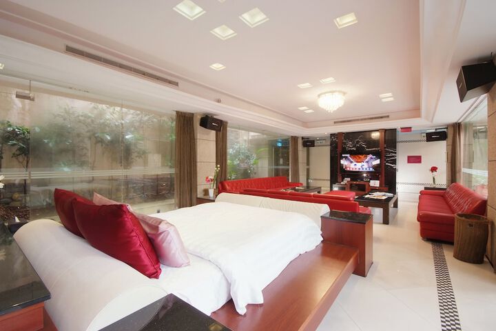 Room 12 of 61