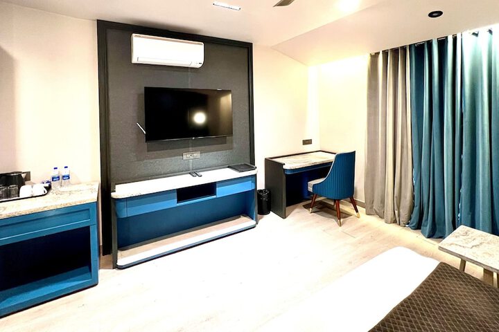 Room 27 of 58