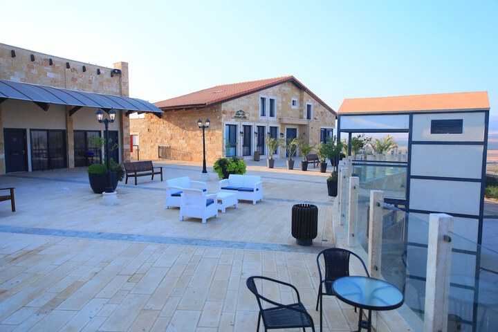 Hotel Exterior 4 of 36