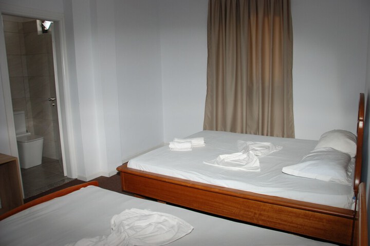 Room 3 of 43