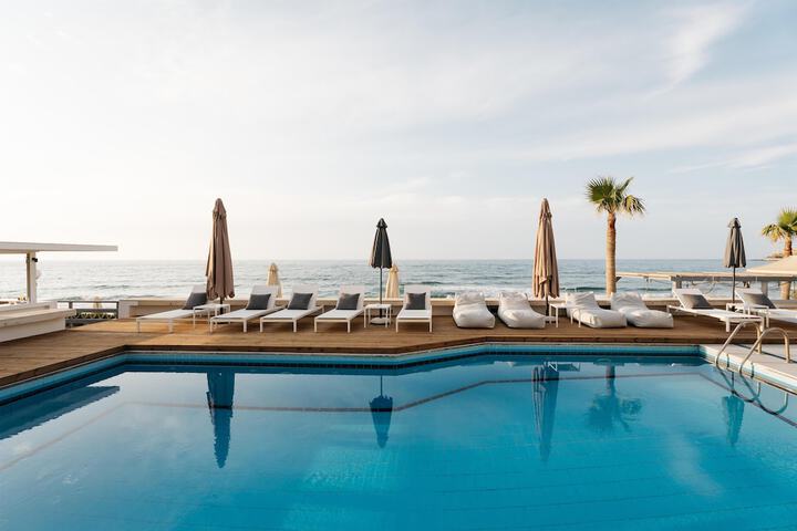 Pool 95 of 191