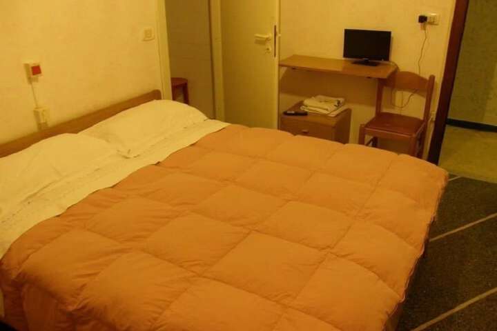 Room 6 of 7