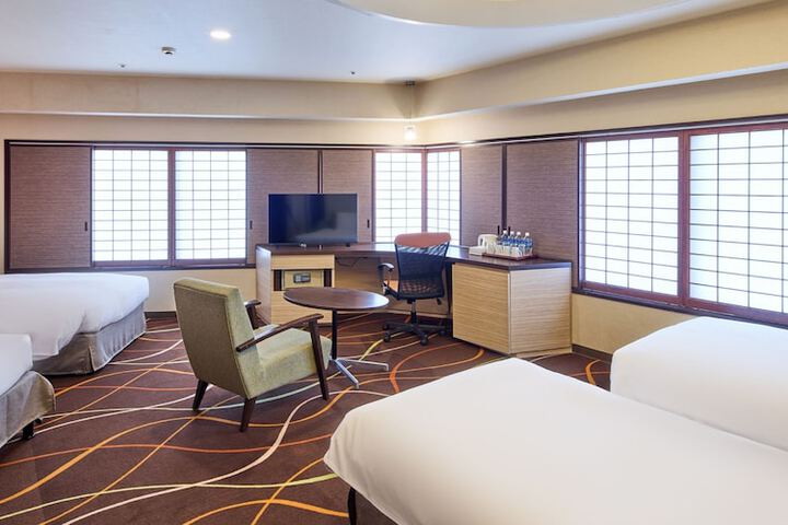 Room 28 of 145
