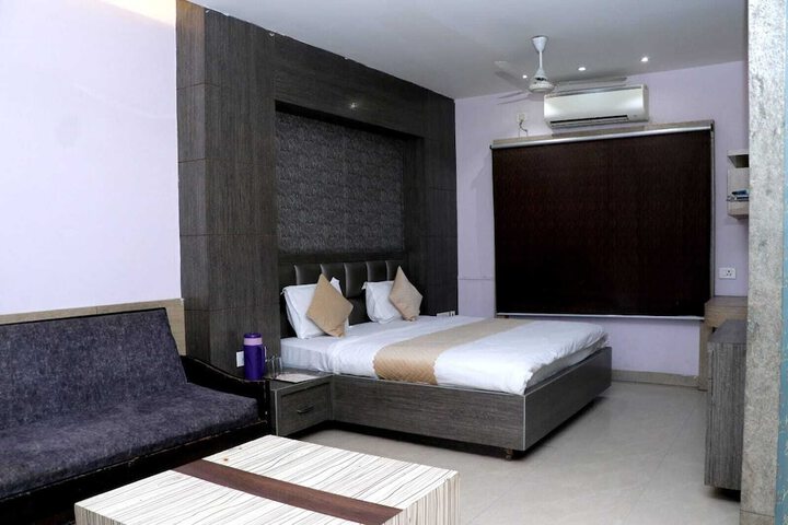 Room 9 of 20
