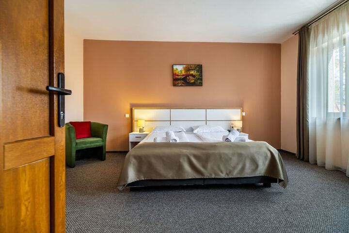 Room 14 of 50