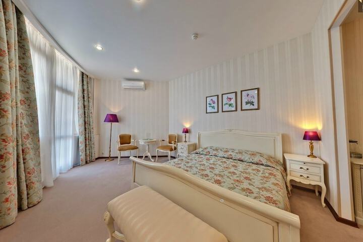 Room 5 of 69