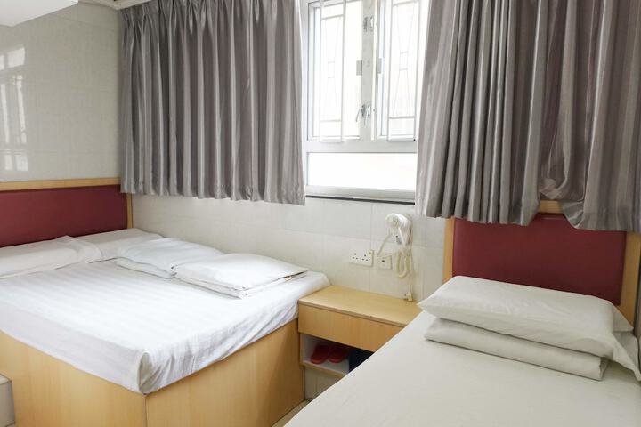 Room 13 of 34