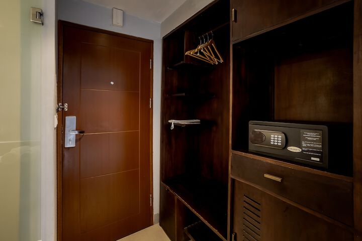 Room 14 of 206