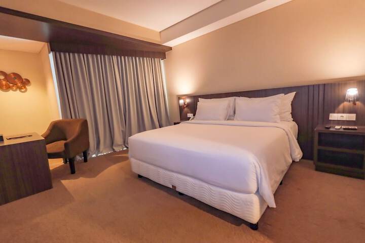 Room 4 of 9
