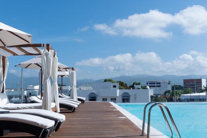 Hotel Pool