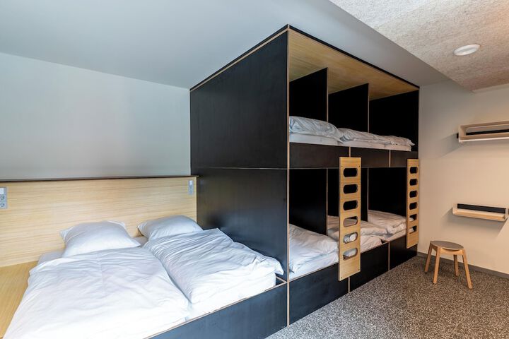 Room 35 of 93