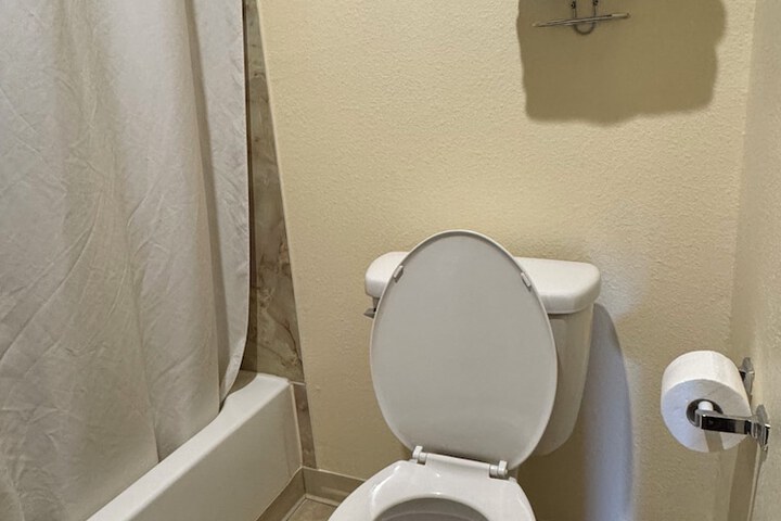 Room 13 of 18
