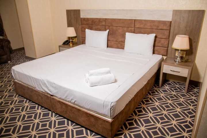 Room 4 of 7