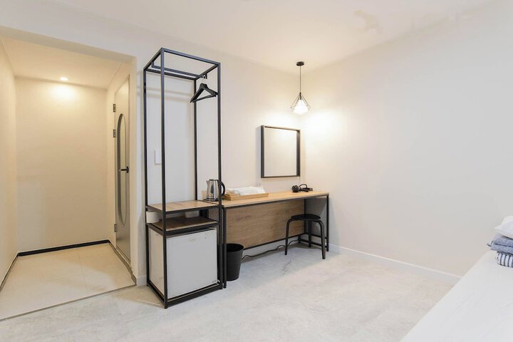 Room 10 of 82