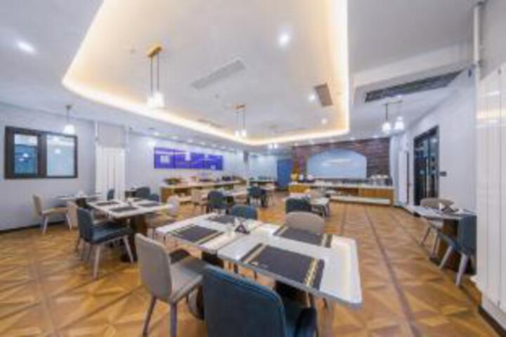 eLong Ruiyun Hotel (Tianshui Railway Station Shangbu Road Pedestrian Street Branch)