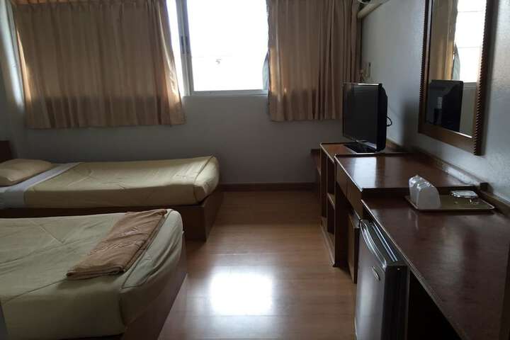 Room 10 of 34