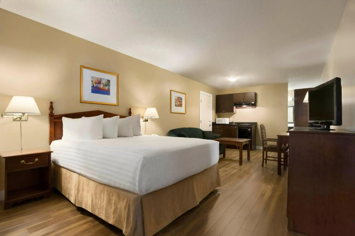 Room 2 of 25
