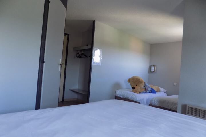 Room 7 of 73