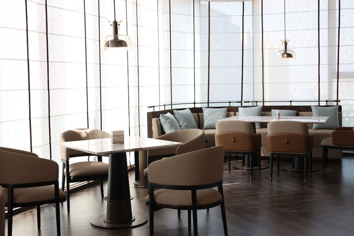 Lounge 115 of 132