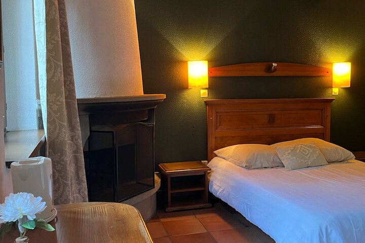 Room 8 of 16