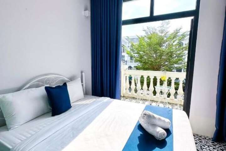 Room 4 of 24