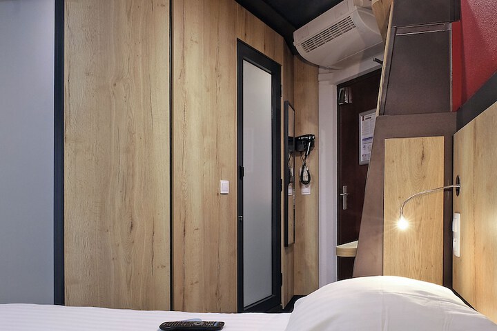 Room 9 of 23