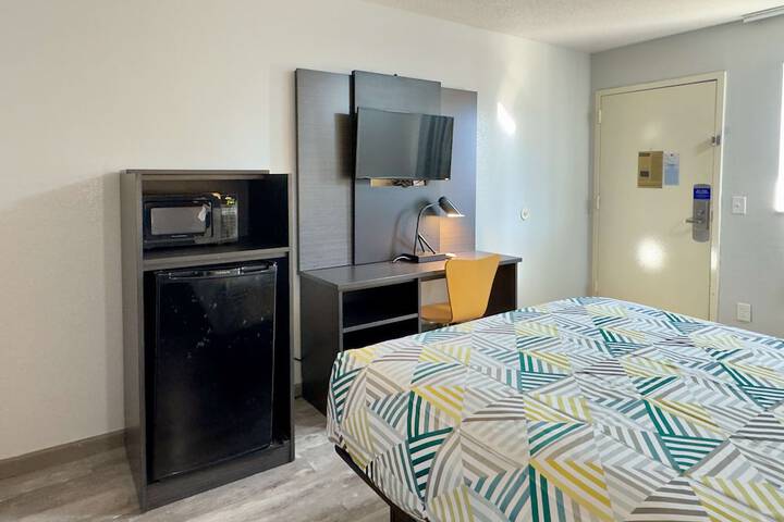 1 Queen Bed | Mobility Accessible Tub Micfridg (6 of 11)
