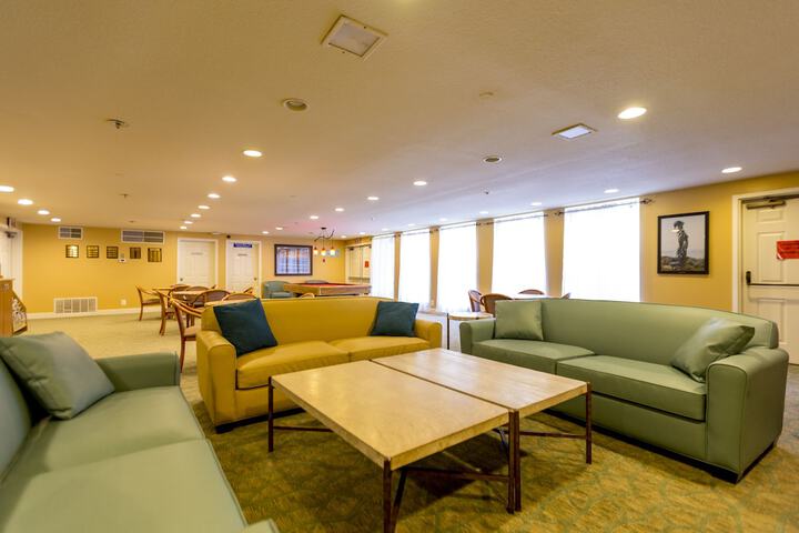 Lounge 30 of 40