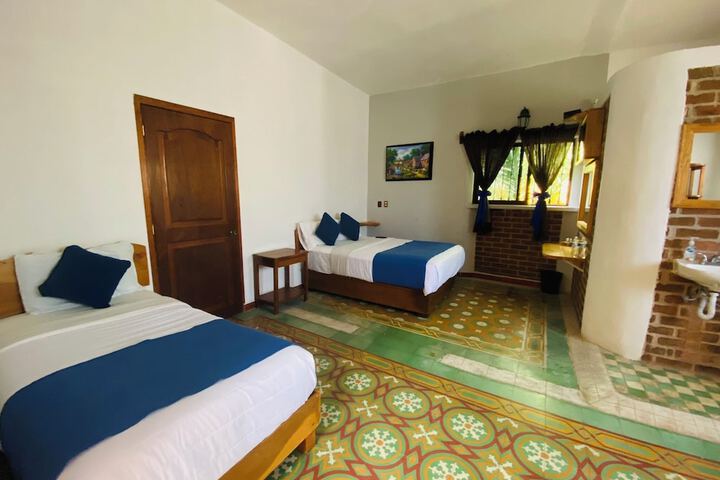 Room 44 of 172