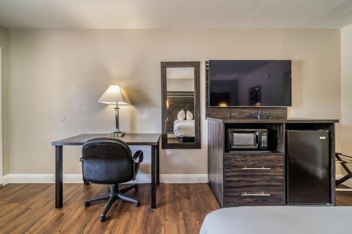 Room 12 of 25