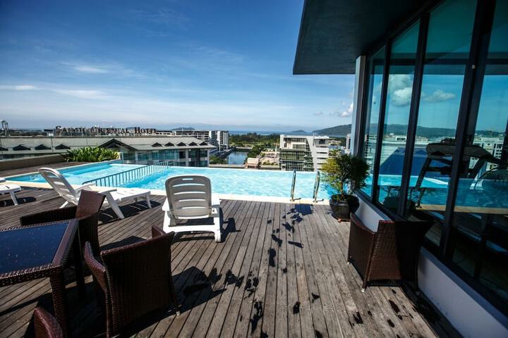 Hotel with Pool