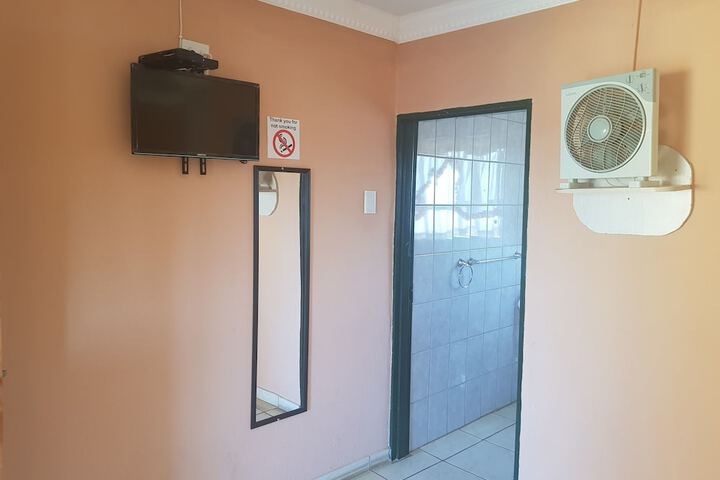 Room 7 of 11