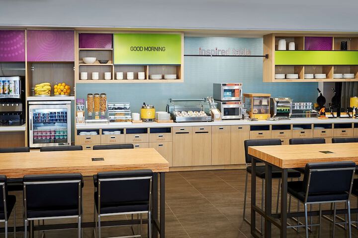 Breakfast/Coffee Service 25 of 30