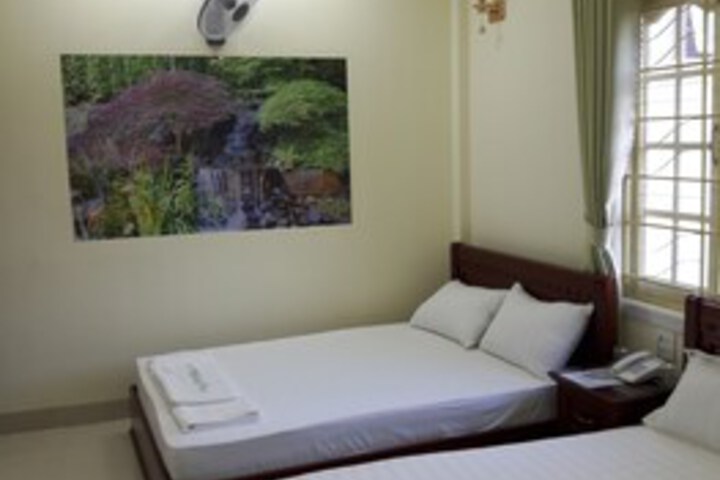 Room 8 of 16