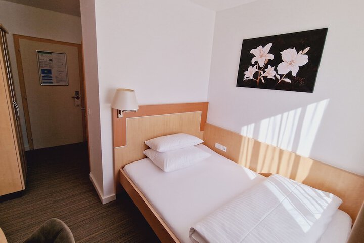 Room 17 of 53