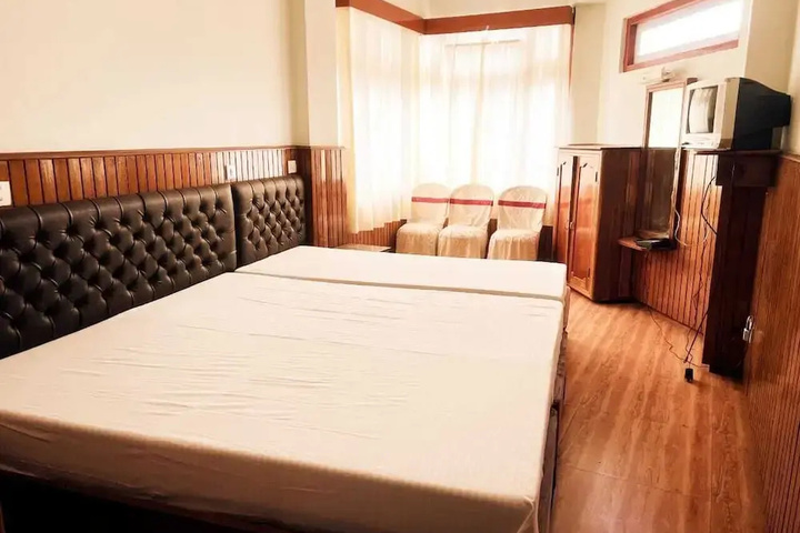Room 4 of 13