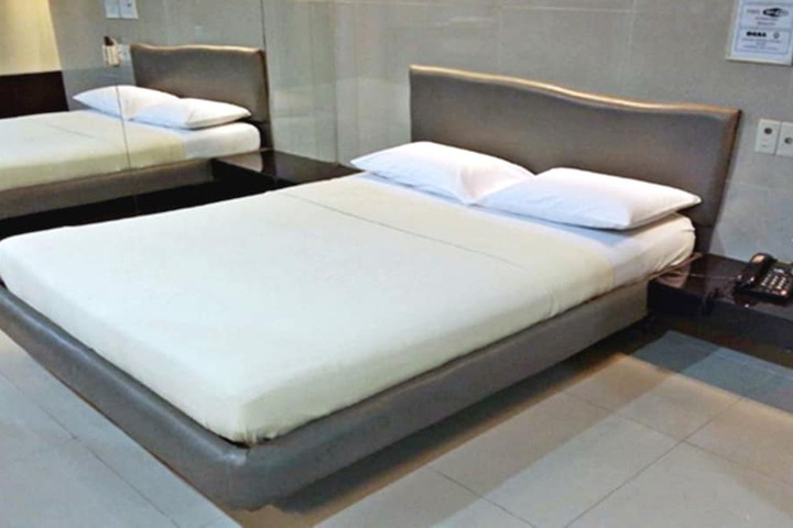 Room 5 of 24
